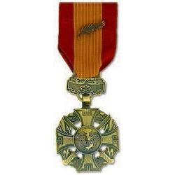 Full Size Medal: Vietnam Cross of Gallantry w/Palm Image